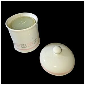 White Ceramic Candle Holder Cucumber Melon Scent. NWOT